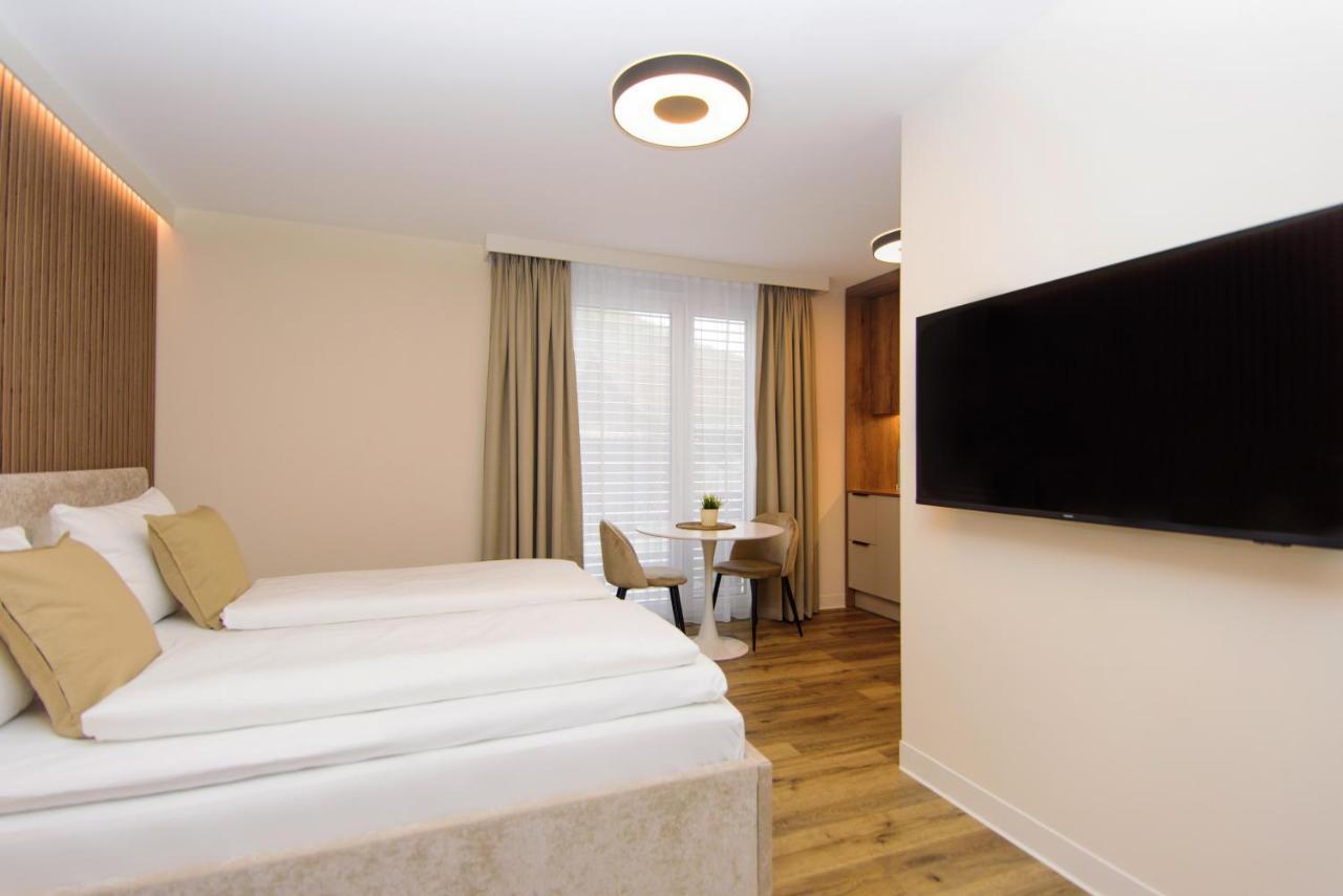 Hotel Twentyfour Living Bad Urach Extérieur photo