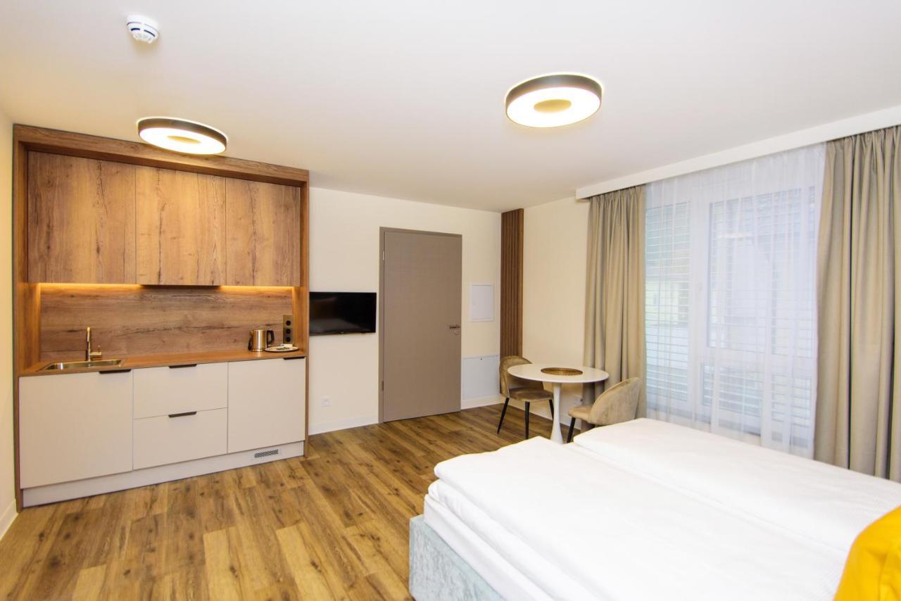 Hotel Twentyfour Living Bad Urach Extérieur photo